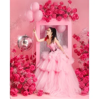 Rožinė pakopinė plisuota Tiulis Prom suknelė Elegantiški be petnešėlių be rankovių rutuliniai chalatai Prašmatnus grindų ilgis Šlavimo traukinys Vakarinė vakarinė vakarėlio suknelė